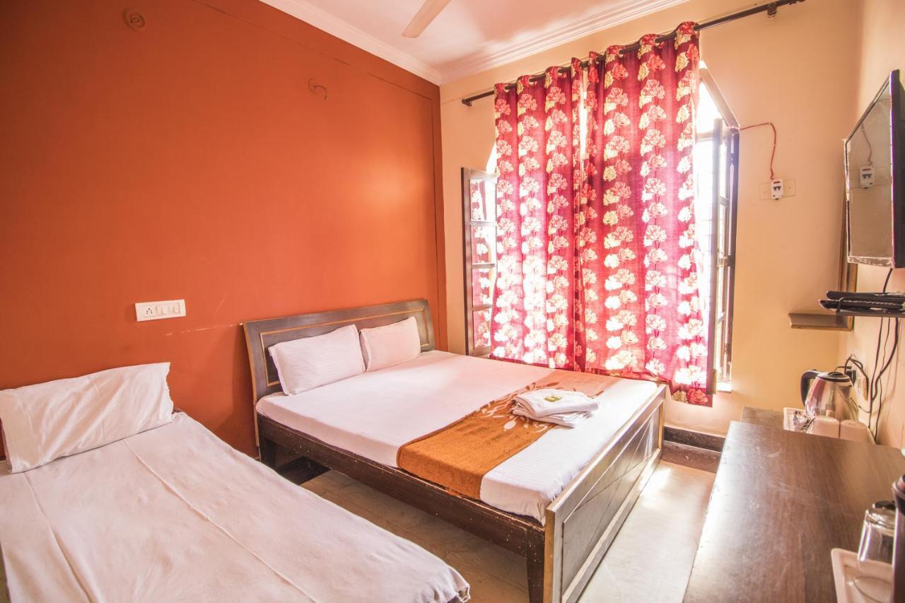 Hotel Bajaj Inn Dehradun Zewnętrze zdjęcie