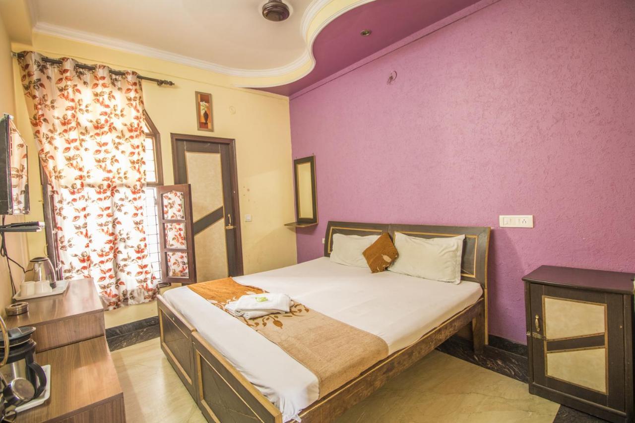 Hotel Bajaj Inn Dehradun Zewnętrze zdjęcie