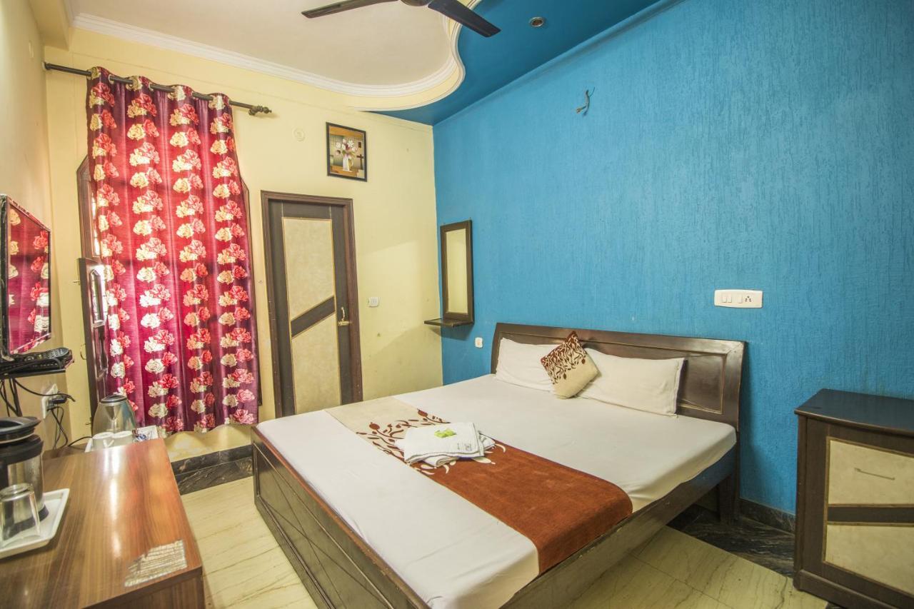 Hotel Bajaj Inn Dehradun Zewnętrze zdjęcie