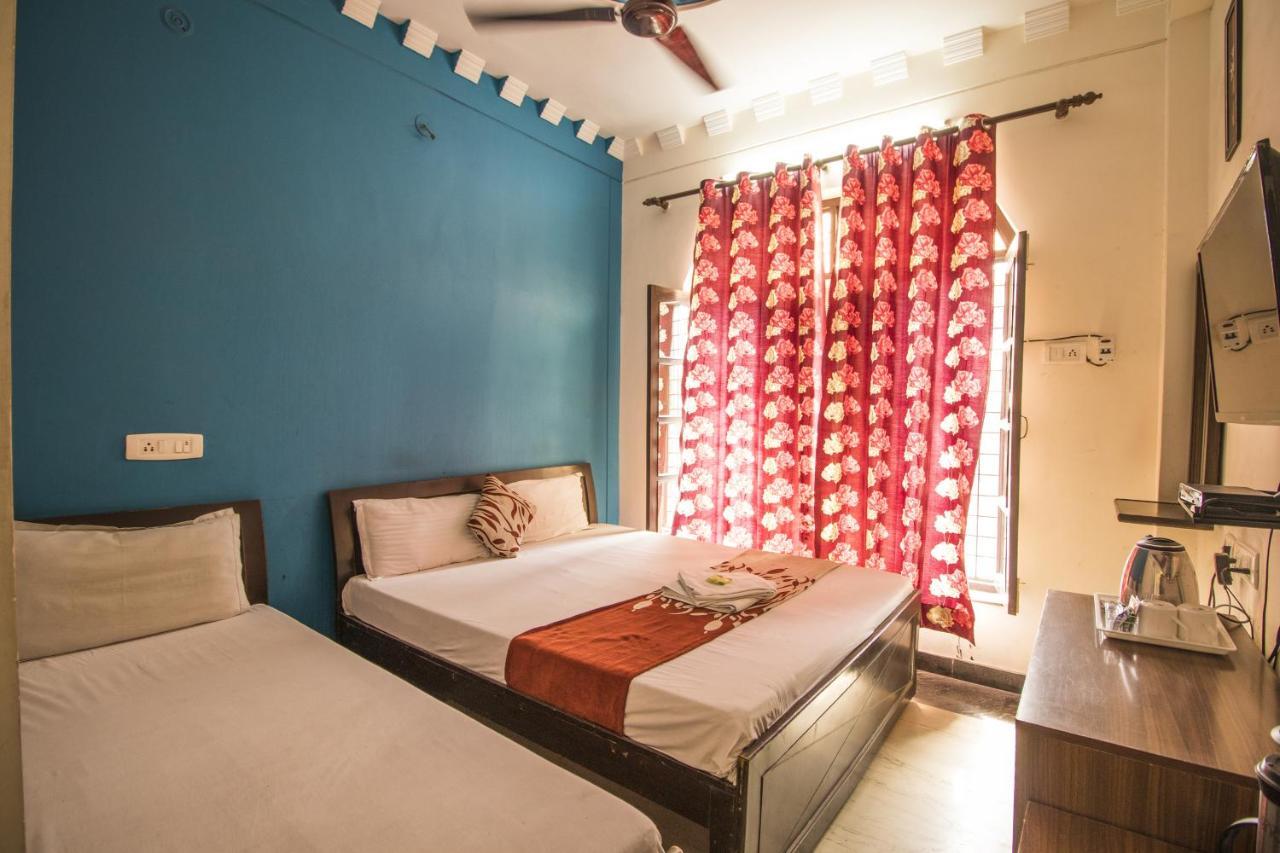 Hotel Bajaj Inn Dehradun Zewnętrze zdjęcie