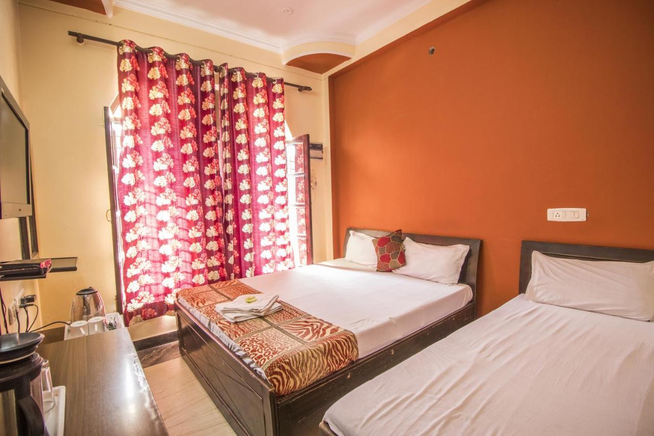 Hotel Bajaj Inn Dehradun Zewnętrze zdjęcie
