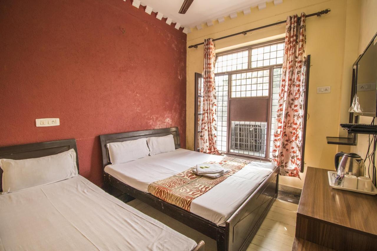 Hotel Bajaj Inn Dehradun Zewnętrze zdjęcie